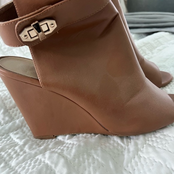 Size 9 open toe booties - Picture 2 of 6